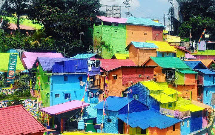 Tak Cuma di Malang, Ini 8 Pilihan Wisata Kampung Warna-Warni yang Ada di Indonesia