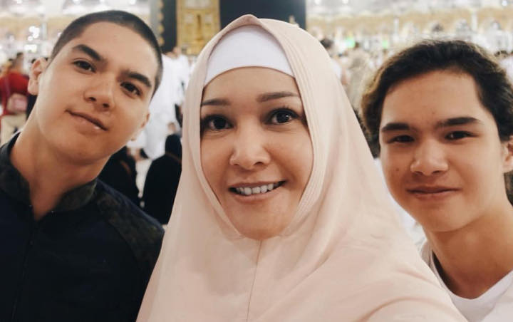 Umrah Bersama Al dan Dul, Maia Estianty Cerita Pengalaman Saksikan Fenomena Ribuan Jangkrik