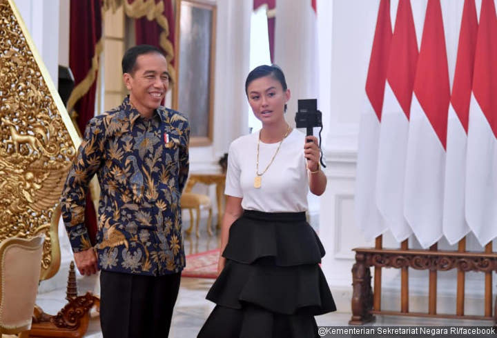 Tak Cuma Ngobrol, Agnes Monica Juga Diajak Keliling Istana Negara Oleh Presiden Jokowi