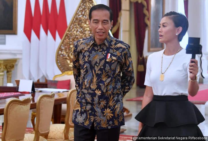 Ajak Presiden Jokowi Nge-Vlog, Agnes Monica Janji Bakal Unggah di Media Soaial