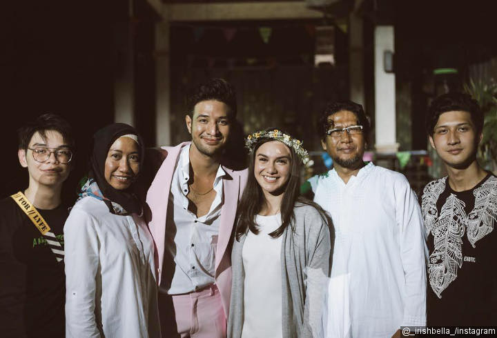  Resmi Dilamar, Ammar Zoni dan Irish Bella Pose Bareng Orangtua