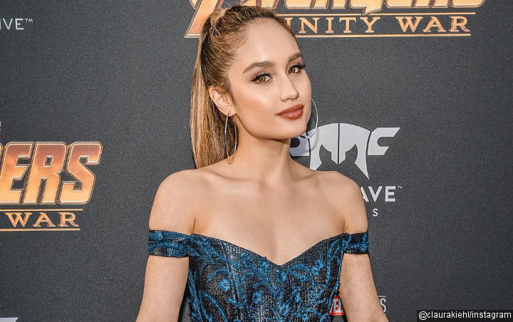 Cinta Laura Cantik Di Global Premiere Film 'Avengers: Infinity War'