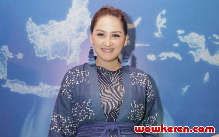 Sang Putri Sulung Mulai Beranjak Remaja, Mona Ratuliu 