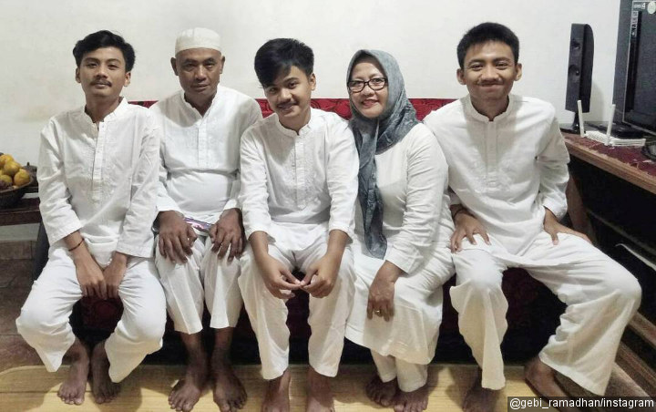 Tunggu Kehadiran Sang Adik, Pemakaman Komika Gebi Ramadhan Sempat Ditunda