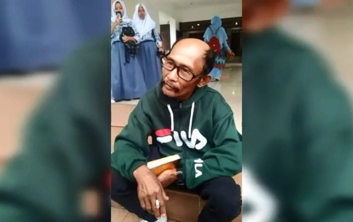 Setelah Legiman, Pria Ini Juga Gegerkan Medsos Usai Akui Berusia 1719 Tahun dan Nekat Duduki Alquran