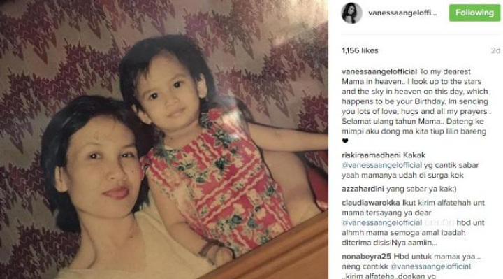 Foto Vanessa Angel dan Ibunda