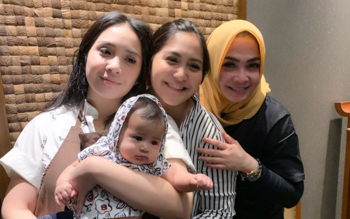 Wajah Nagita dan Adik Tetap Imut, Mertua Raffi '10 Years Challenge' Dibully Lepas Hijab