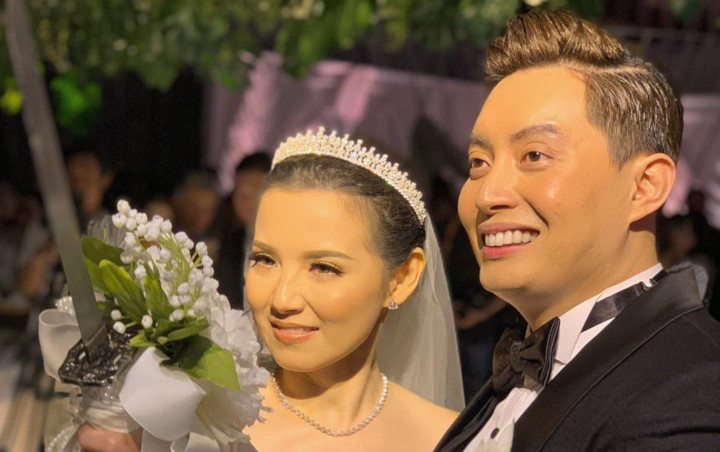 Resmi Menikah Edric Tjandra dan Sang Istri Kompak Lakukan Resmi Menikah Edric Tjandra dan Sang Istri Kompak Lakukan