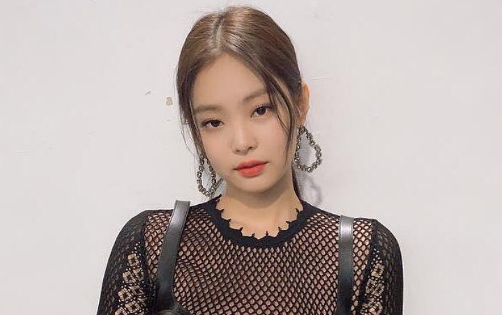 Netter Kagumi Penampilan Cantik Jennie Black Pink dengan Rambut Berponi