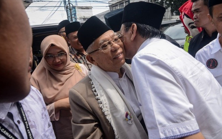 BPN Prabowo Soroti Cara Salat Sambil Duduk Ma'ruf Amin, TKN Jokowi Minta Tak Ungkit Urusan Personal