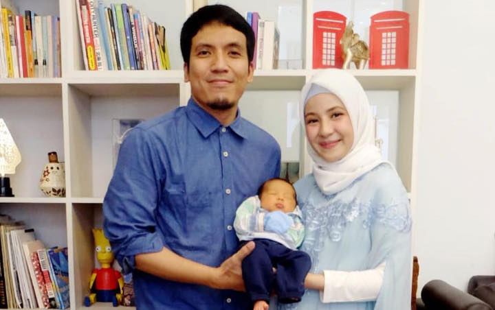 Nungging di Atas Jok Vespa, Pemotretan Bayi Desta-Nastasha Rizki Jadi Sorotan