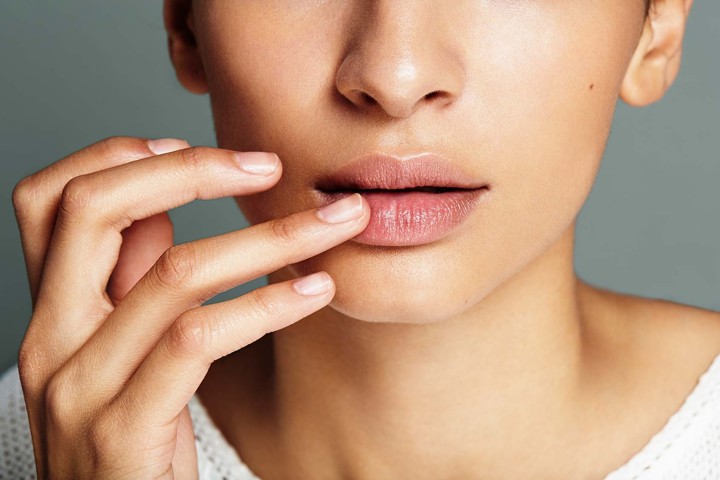 Gunakan Vaseline Petroleum Jelly untuk Bibir Pecah-Pecah