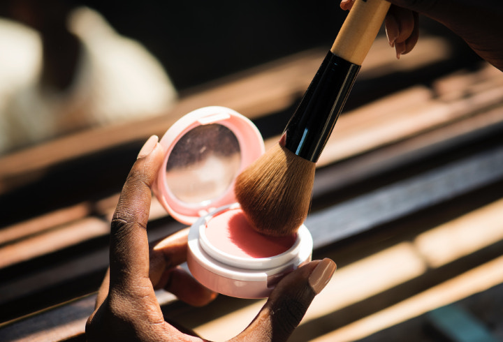 Populer Make Up Tutorial, Waspada Alergi Kosmetik Mengintai
