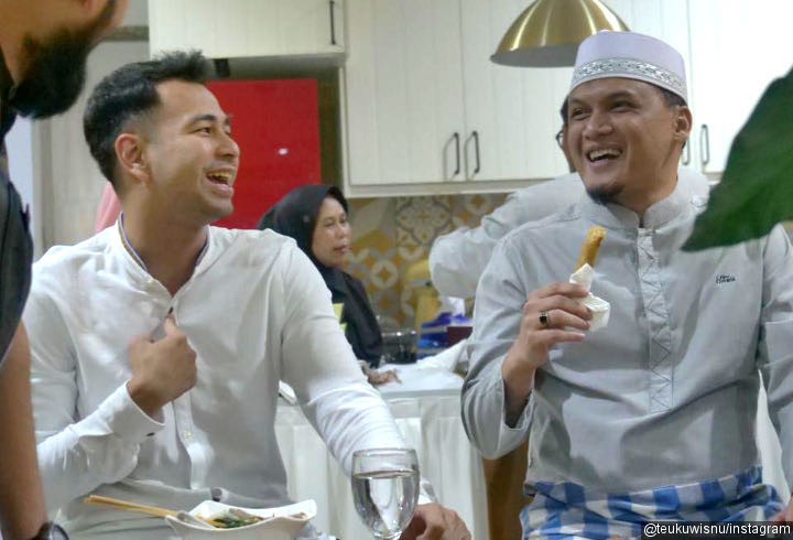 Usai Pengajian, Raffi Ahmad Ngobrol Hangat dengan Ustaz Abu Fida