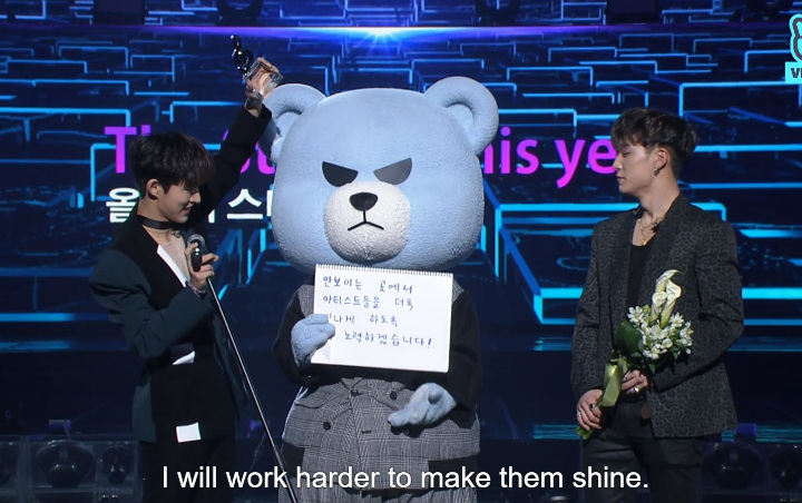 Gaon Music Awards 2019: Kocaknya Krunk Gantikan Stylist YG Terima Piala Kemenangan