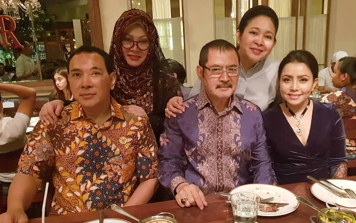 Mayangsari Pamer Belahan Dada 'Ngintip' Saat Dinner Ultah 