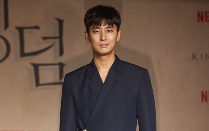 Joo Ji Hoon Akui Merasa Bersalah Pada Para Pemeran Zombie 