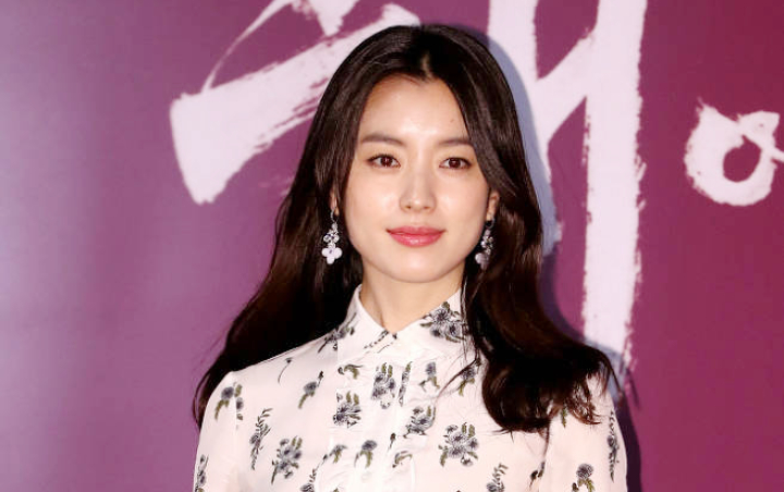 Cantiknya Han Hyo Joo Bak Bangsawan di Foto Perdana Serial 