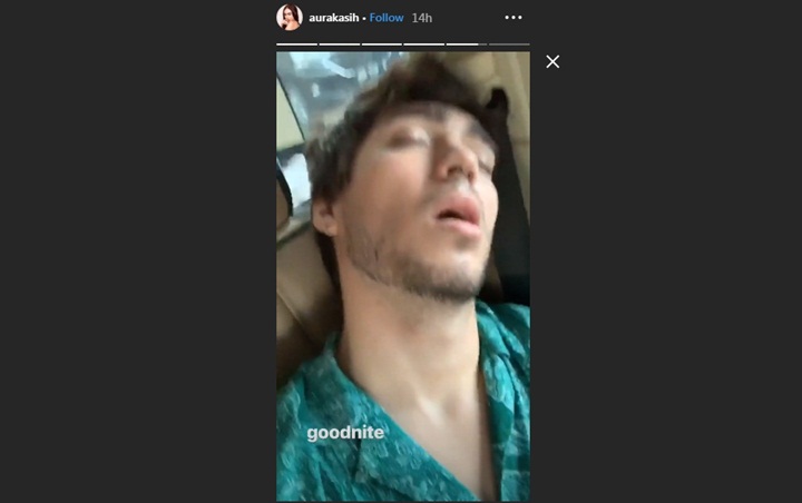 Suami Aura Kasih Tidur Mangap