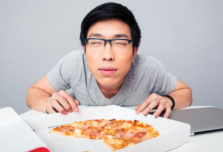 Menghirup Aroma Makanan Berlemak Selama Dua Menit Bisa Menekan Nafsu Makan