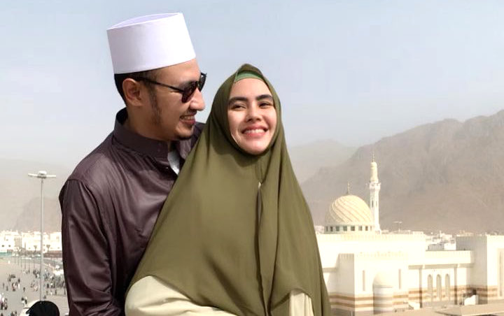 Fashion Suami Kartika Putri saat Liburan Curi Perhatian, Curhat soal Habib Usman tak Suka Traveling