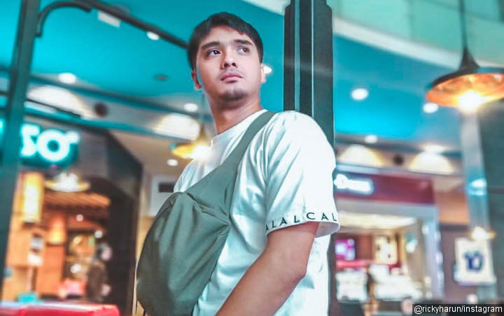  Ricky Harun Curhat Susahnya Hijrah Sesuai Syariat, Mulai Tolak Adegan Mesra Hingga Peluk-pelukan