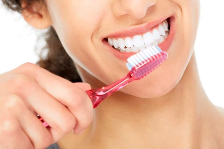 Kebiasaan Menggosok Gigi Terlalu Keras