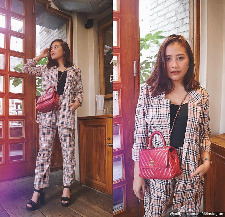 Mempesona dengan Baju dari Brand Sendiri