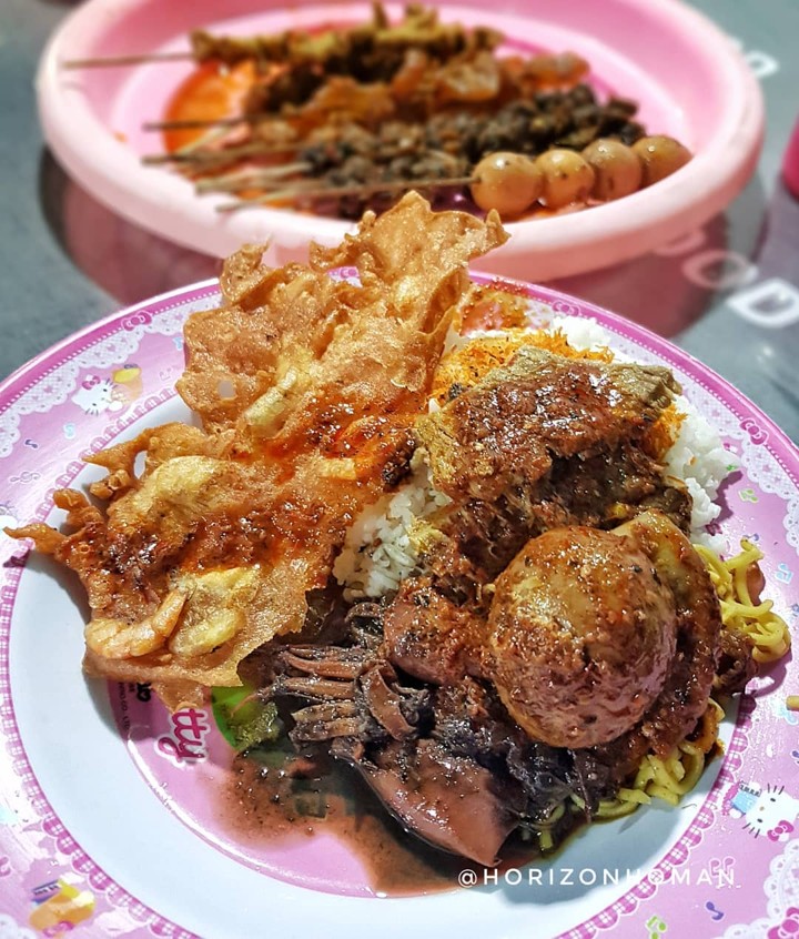 7 Tempat Kuliner Malam yang Menggoda di Surabaya 7 Tempat Kuliner Malam yang Menggoda di Surabaya