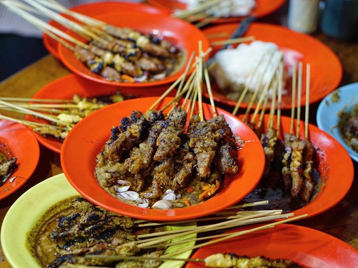Sate Klopo Ondomohen Jadi Kuliner Unik dan Lezat di Tengah Malam 