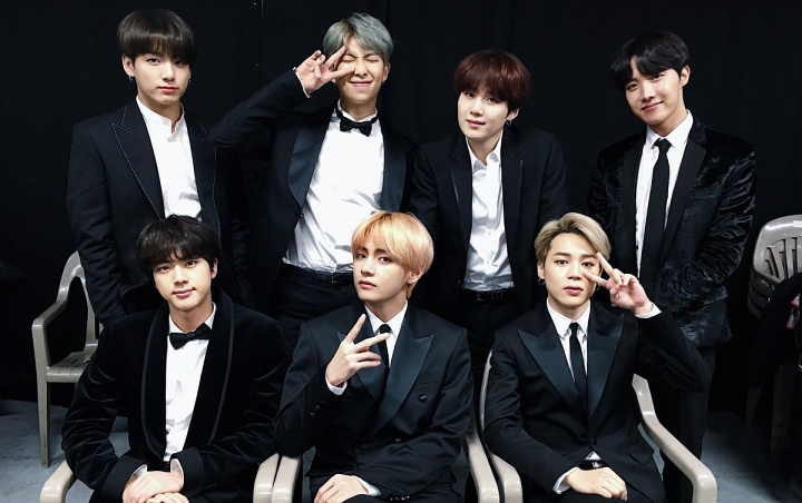 Grammy Awards 2019: BTS Sapa Fans Hingga Pose Imut Menuju Los Angeles