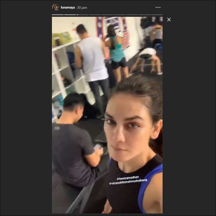 Ekspresi Luna Maya