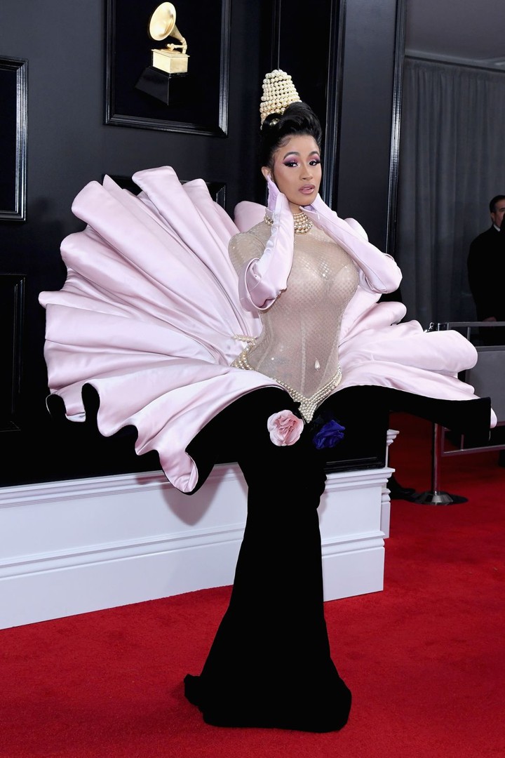 Cardi B Mencuri Perhatian dengan Gaya Vintage 