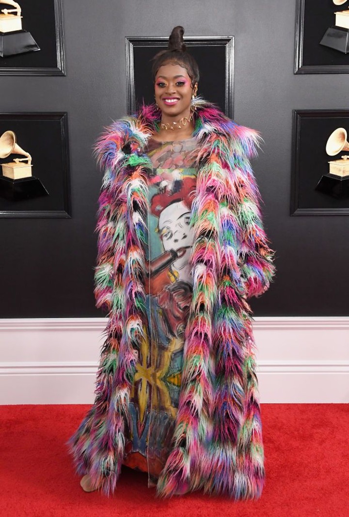 Tierra Whack Hadir dengan Mantel Pelangi