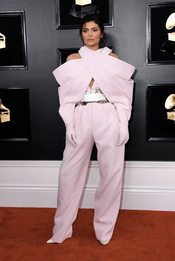Kylie Jenner Tampil Unik di Red Carpet Grammy Awards ke-61