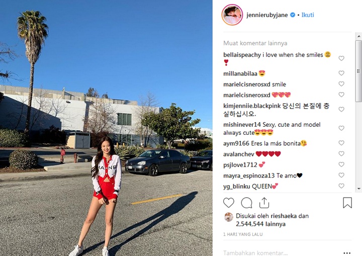 Kaki Jennie Curi Perhatian