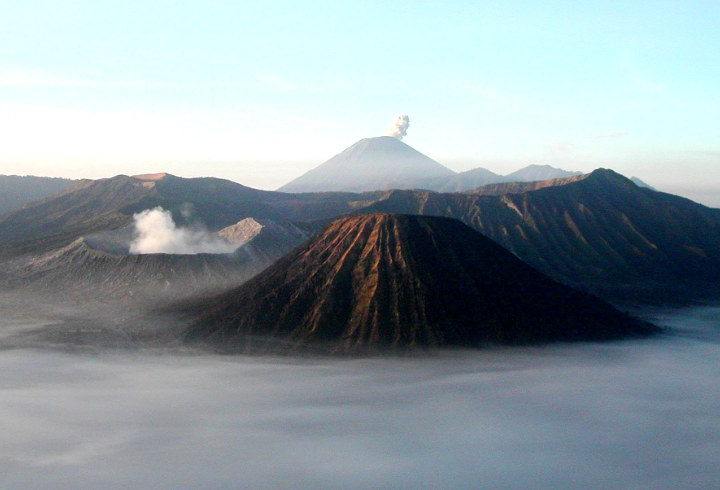 Bulan Madu di Gunung Bromo untuk Merasakan Suasana Sejuk