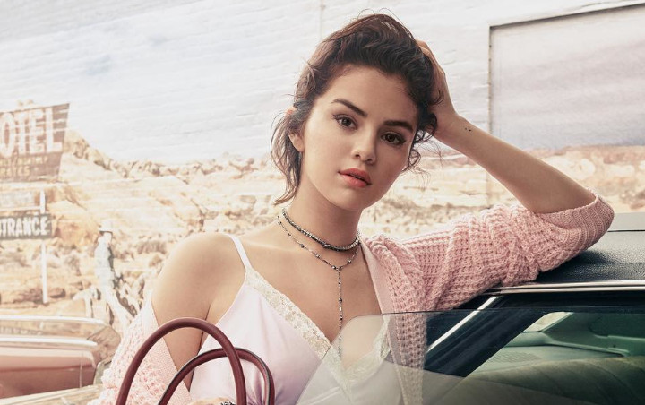 Tubuh Selena Gomez Terlihat Makin Berisi di Foto-Foto Seksi Berikut Ini