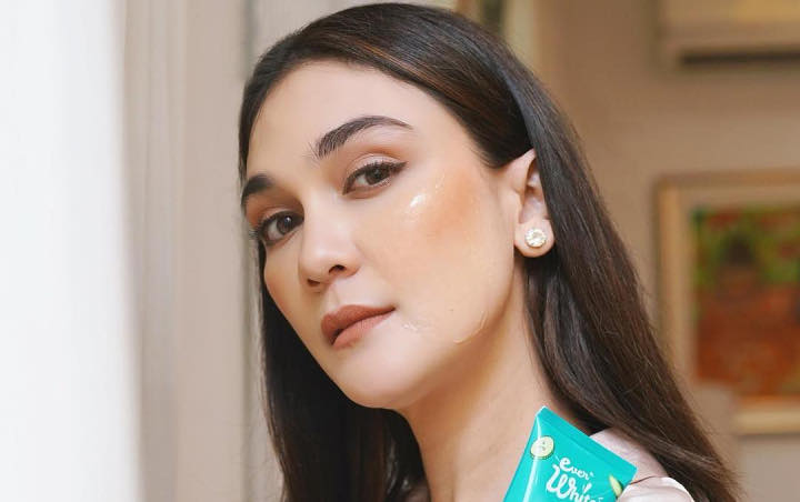 Luna Maya Ala Gigi Hadid Pamer Dress dan Gelang Seharga Rumah, Syahrini Dicibir Kalah Telak