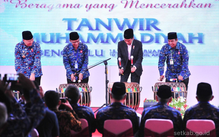 Ketum Muhamamadiyah Singgung Soal Pose Foto Dua Jari di Hadapan Jokowi