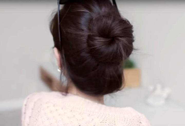 Sisir Rambut Sebelum Tidur Lalu Bentuk Cepol
