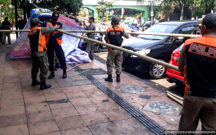  Satpol PP di Surabaya Dianiaya Lantaran Cabut Spanduk Caleg