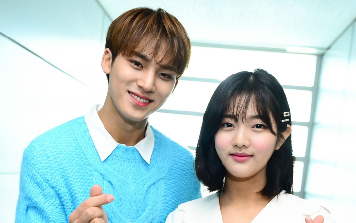 Foto Bareng Mingyu Seventeen, Shin Eun Soo Dicibir Tak Cocok Jadi MC 'Inkigayo'