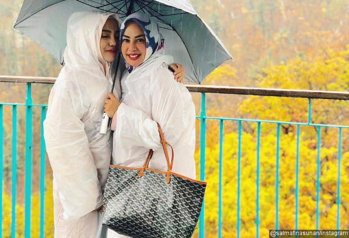 Kompak Bareng Sang Bunda Saat Liburan