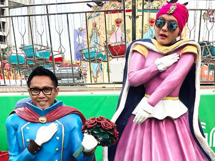 Pose Bak Puteri dan Pangeran Saat Liburan di Singapura
