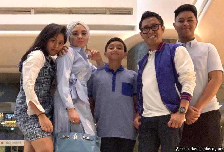 Eko Patrio Bahagia Bareng Istri dan Ketiga Anaknya