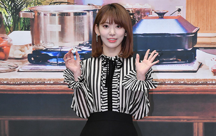 Miyawaki Sakura IZ*ONE Tuai Dukungan Hadiri Jumpa Pers 'Everyone's Kitchen'