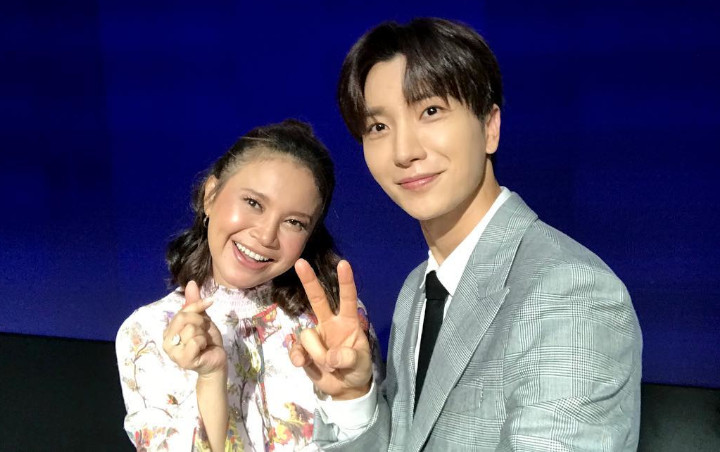 Leeteuk SuJu Tebar Selfie Bareng Rossa, Fans Malah Salfok ke Lee Soo Man