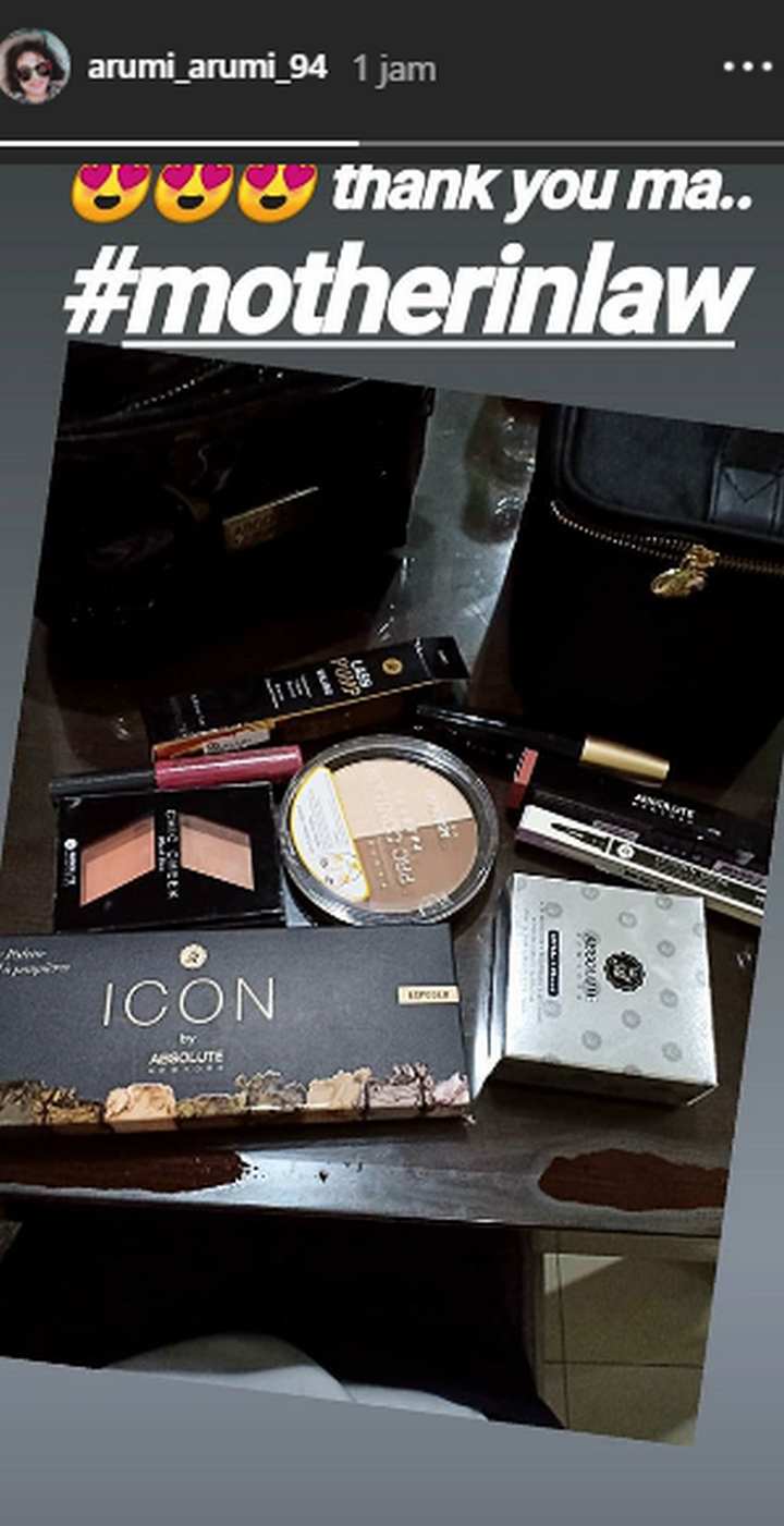 Hadiah Mertua Arumi Bachsin