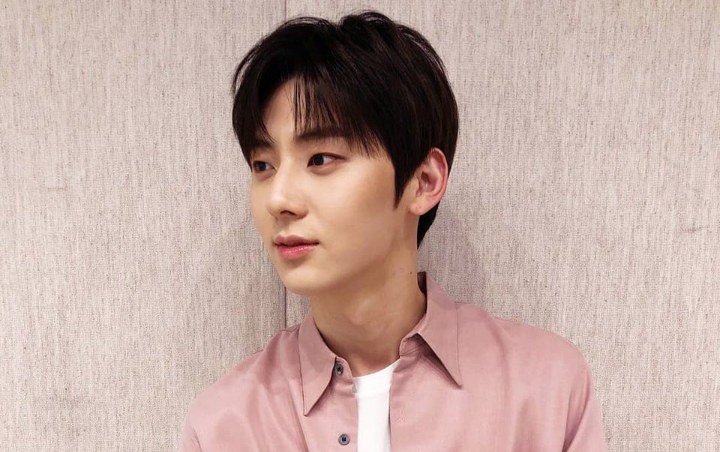 Hwang Minhyun Dipuji Super Ganteng Meski Pamer Muka Kucel